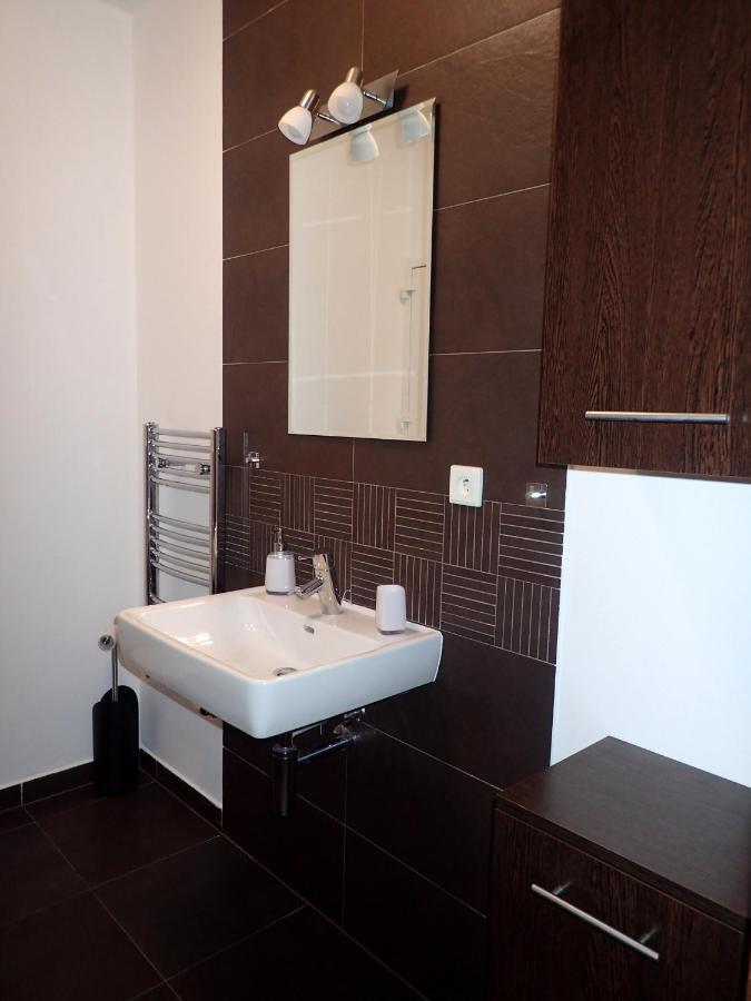 Marguerite Apartment - Parking Including Братислава Экстерьер фото